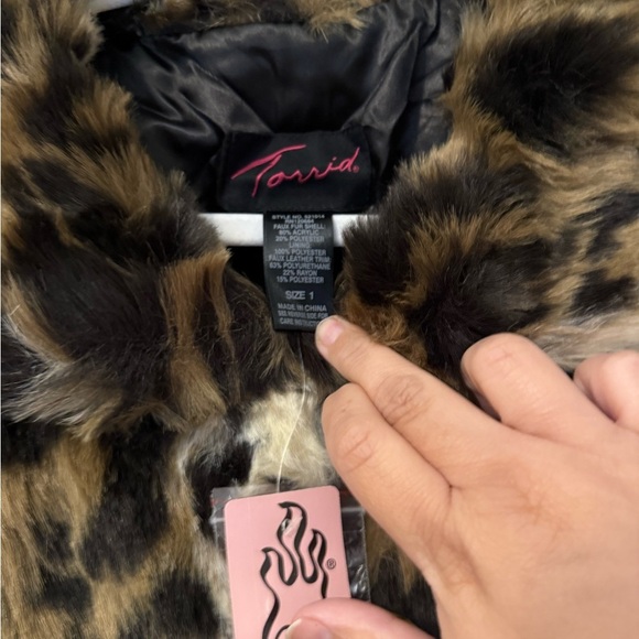 New! Torrid sz 1 Faux Fur Leopard‎ Cheetah Coat with Pockets 1X - Picture 3 of 5